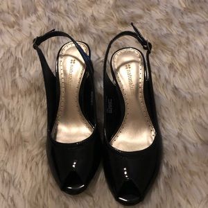 Naturalizer black shiny mule sandals. (New)